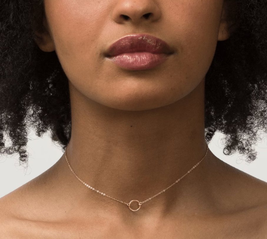 Choker: The Dainty Necklace