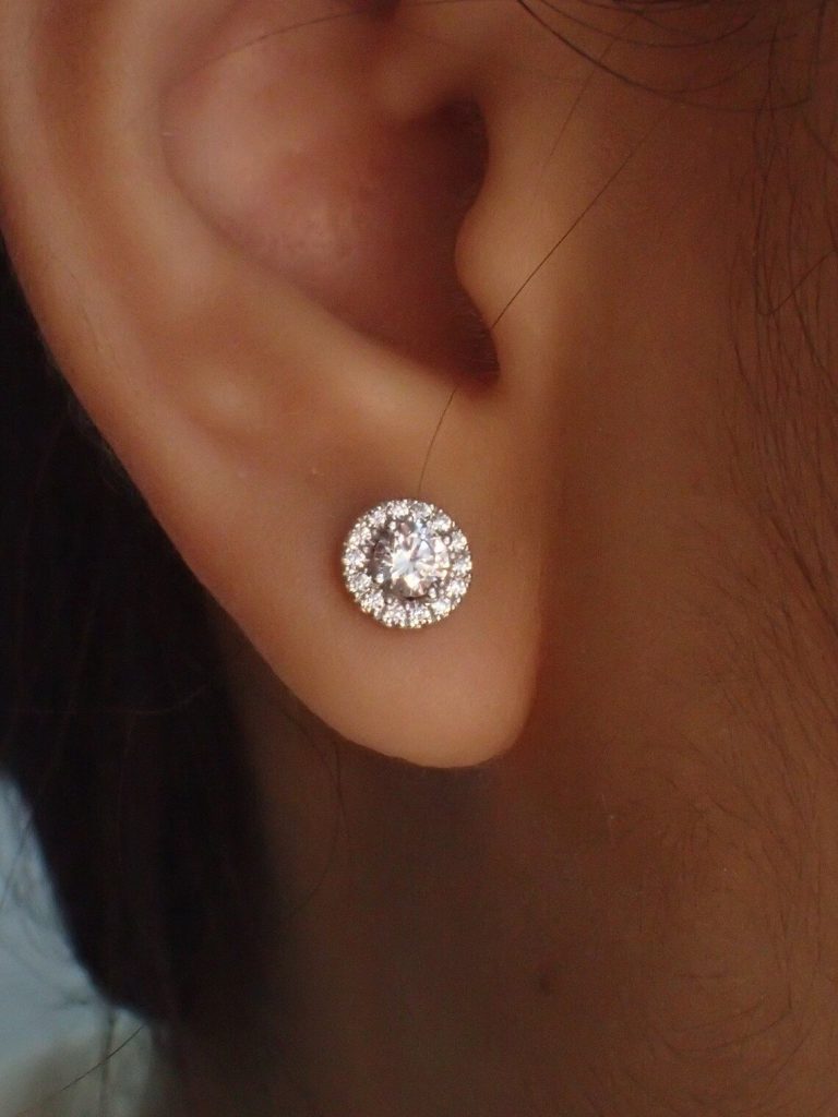 minimalist halo stud earrings diamonds