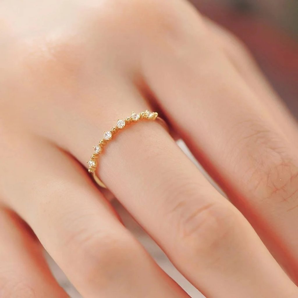 gold vintage minimalist diamond ring